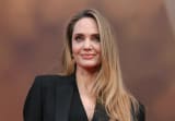 Angelina Jolie mbështet protestat në Tiranë? Një postim me mesazhin “ENOUGH” bën xhiron e rrjetit!