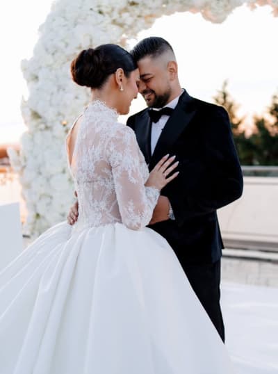 Çfarë ndodhi në dasmë? Andi Shehi dhe Enki humbin 2 orë nga ceremonia...