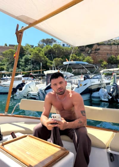Partnerja e Ylli Limanit është këngëtarja e njohur? Fotoja virale në Barcelonë...