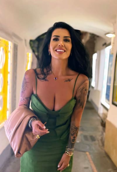 Jonida Maliqi dhe Alessio shfaqen bashkë në dasmën e Kidës, konfirmojnë romancën? (FOTO)