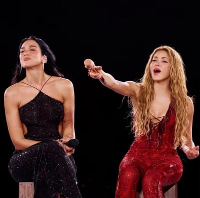 Shakira “dorëzohet” para Dua Lipës në skenën e Madridit: “Sot deklarohem zyrtarisht fanse e saj”