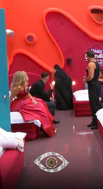 Panik në BBVK5 gjatë natës! Zoja Nushi lëshon britma frike pasi përballet me një...(VIDEO)