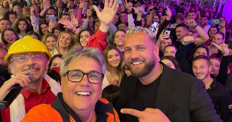 Nga SPAK tek koncerti i Luiz Ejllit/Benet Beci promovon koncertin e këngëtarit...
