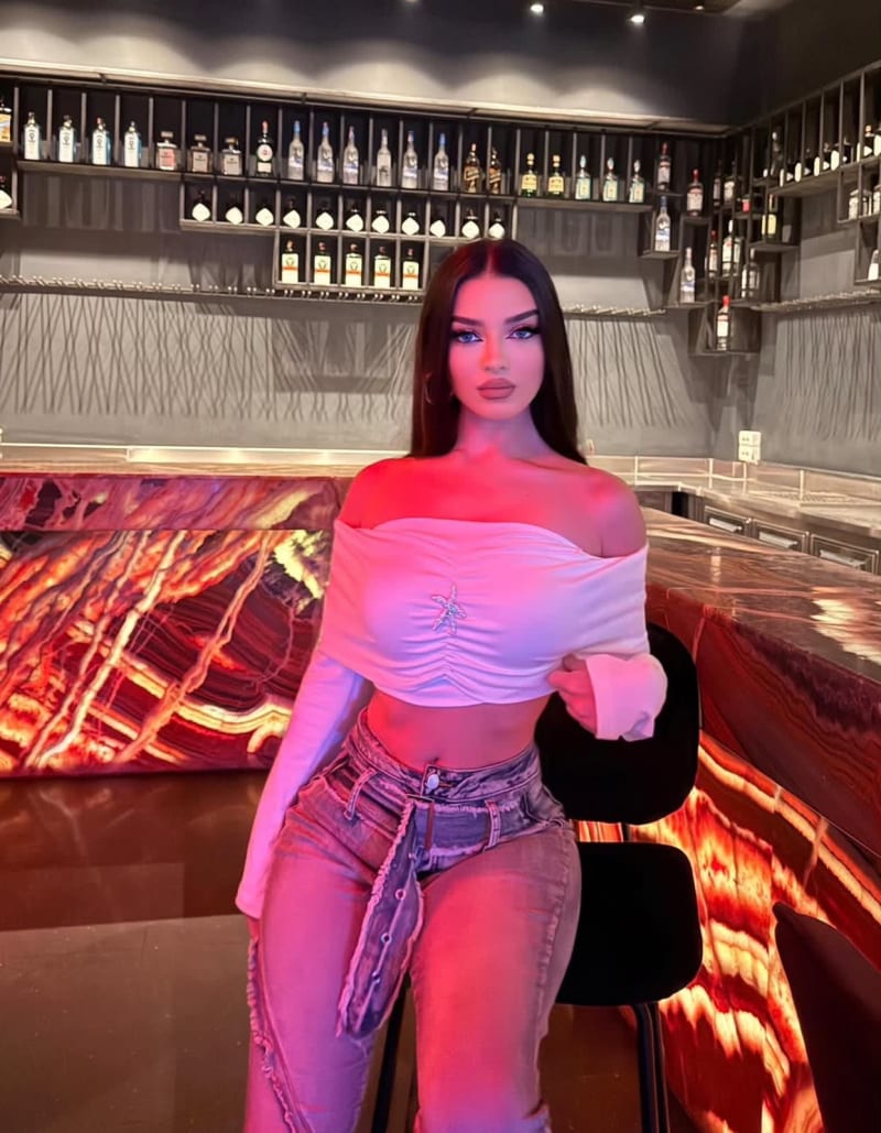 Sindi Loci habit! Publikon foton intime me partnerin: “Unë dhe bashkëshorti im”