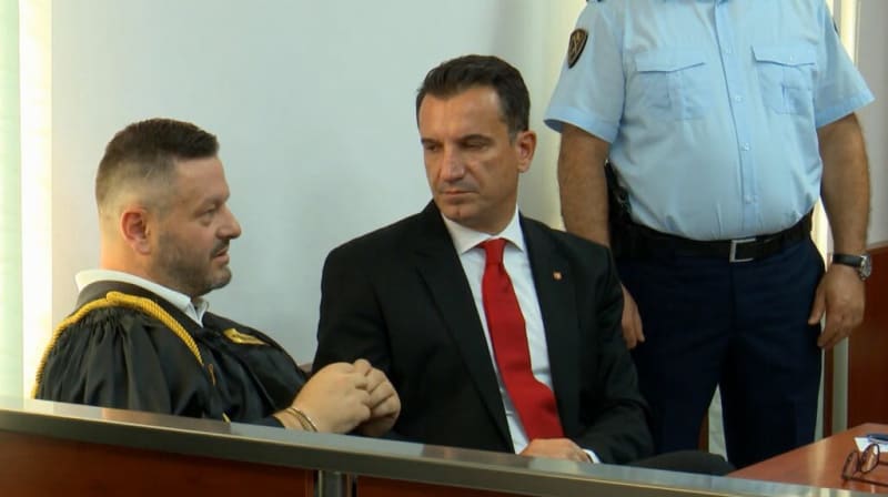 Dy ditë pas mesazhit për protestat studentore, Erion Veliajn e transferojnë nga burgu i Durrësit në Fier...