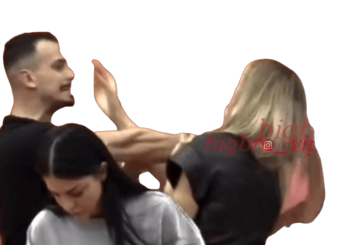 Pamjet që trazuan rrjetin: Mateo tenton të puthë me dhunë Brikenën...