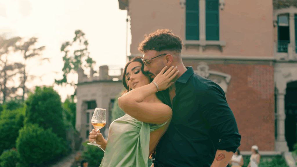 Pas puthjes në Paris, Ledri Vula dhe Xhensila Myrtezaj shfaqen për herë të parë bashkë në publik...