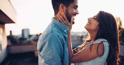 Fernbeziehung führen: 11 Tipps, 23 Vorteile & 9 Probleme