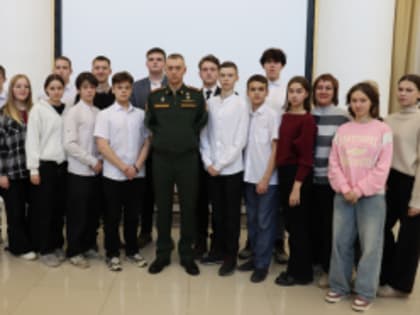 Встреча с героем: Максим Шоломов и молодёжь Чебаркуля