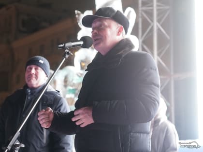 Свердловские випы открыли ледовый городок в Историческом сквере Екатеринбурга