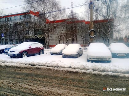 Машины в зиму переодели: как дорожники Нижнего Тагила встретили снегопад