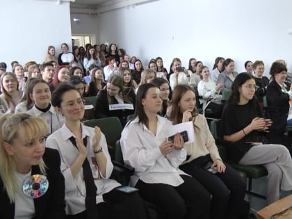 Чай с директором и гонки на кресле. Как в педагогическом колледже Ревды отметили День студента