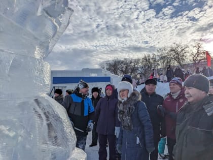 Виктор Якимов и Анна Соломеина приняли участие во Всемирном дне снега, который прошел в Каменске-Уральском