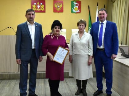 Руководитель Департамента по труду и занятости населения Свердловской области высоко отметил активную работу по трудоустройству несовершеннолетних