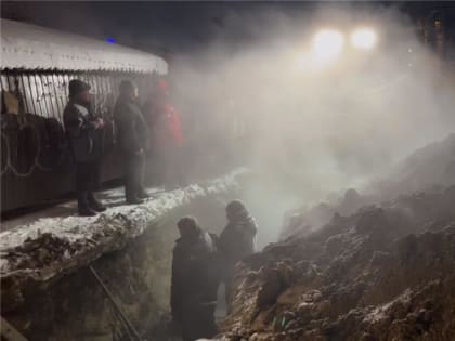 Авария на теплотрассе оставила без тепла и электричества центр Нижнего Тагила