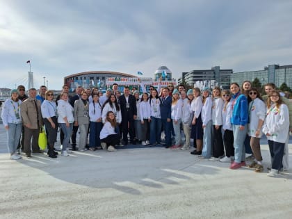 Евгений Куйвашев заявил на ВФМ-2024 о готовности поддержать все инициативы свердловской молодёжи для развития международных отношений