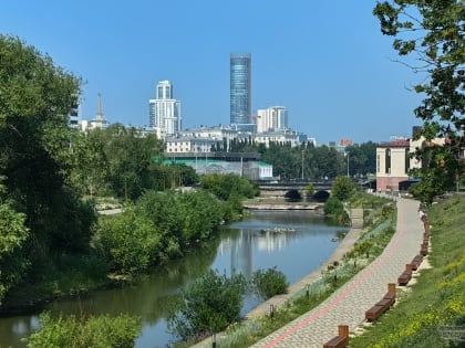 В Екатеринбурге открыли новую спортивную площадку