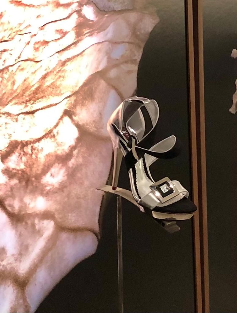 La galería Aural y Sara Navarro calzan el arte contemporáneo