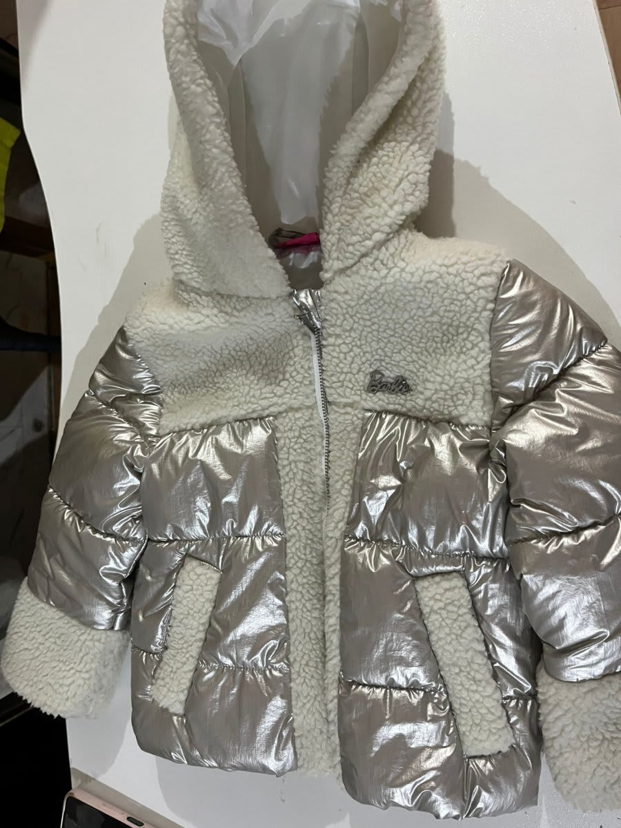 Casaca para niña Barbie talla 4 nuevo