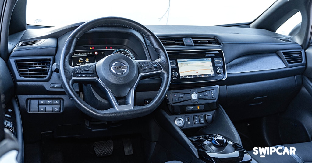 Interior nissan leaf
