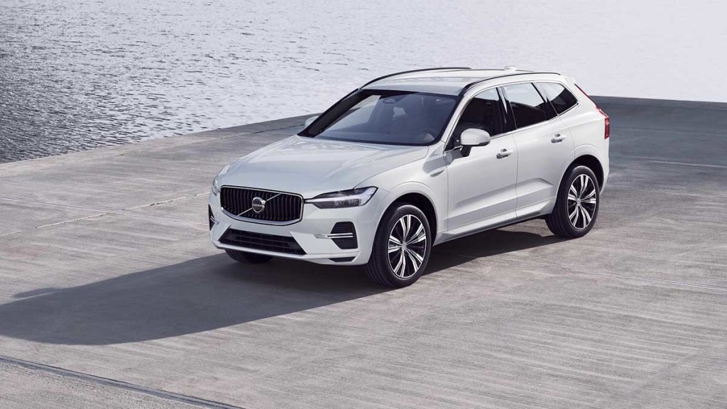 Volvo XC60, coche de renting ideal para viajes largos