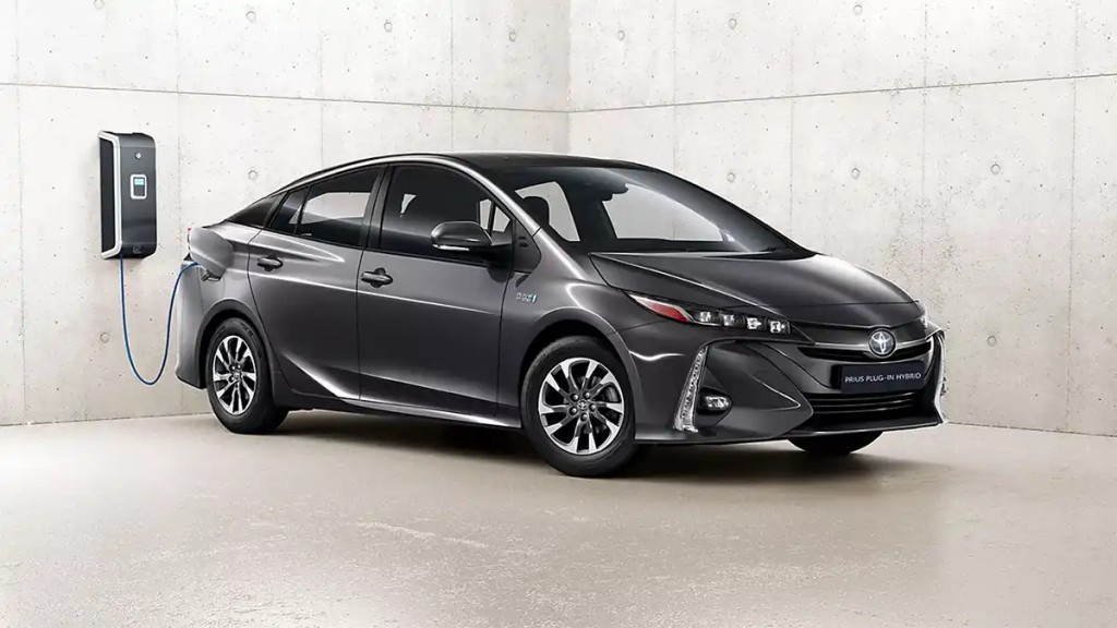 Toyota Prius híbrido con características de coche solar