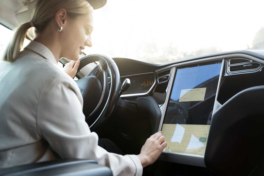 Pantalla táctil del coche hecho mediante plastronica