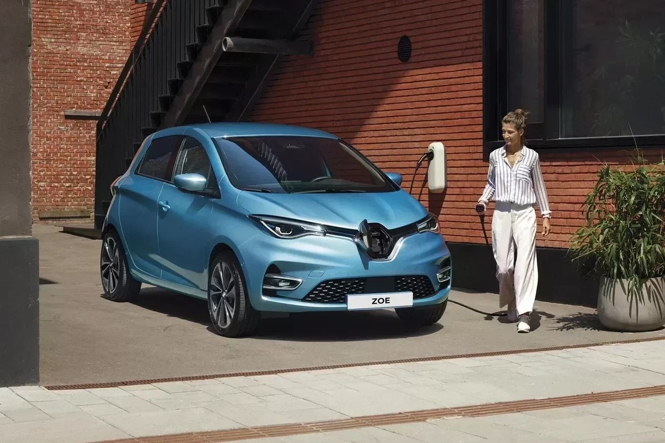 quanto costa la renault zoe 