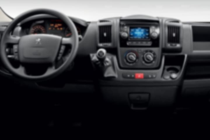 Peugeot-Boxer-Furgon Pack 330 L1H1 BlueHDi-interior