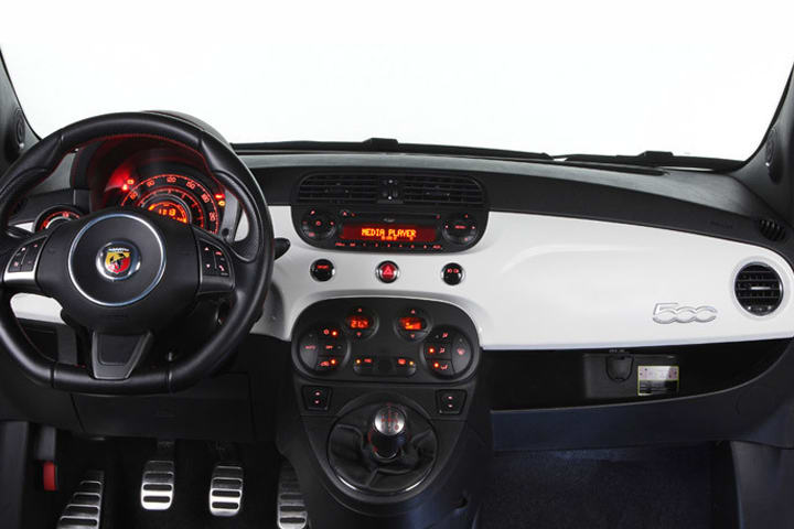Abarth-500-1.4 16V T-JET-interior