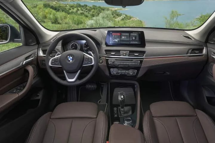 Bmw-X1-sDrive20dA-interior