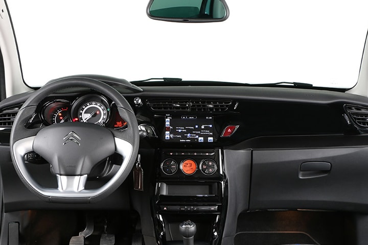 Citroen-C3-BlueHDi Live-interior