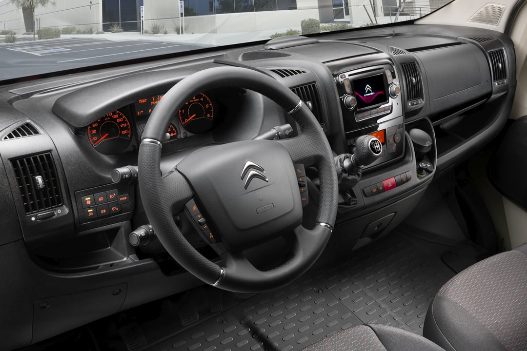 Citroen-Jumper-33 L2H2 HDi 130-interior