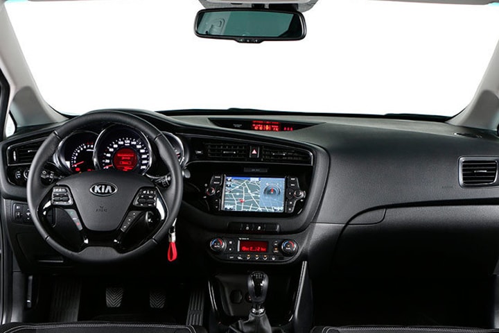 Kia-Ceed-1.4 CRDi WGT Concept-interior