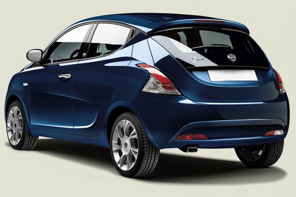 Lancia-Ypsilon-1.0 Firefly Hybrid Gold-rear