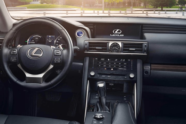 Lexus-IS-2.5 300h Executive-interior