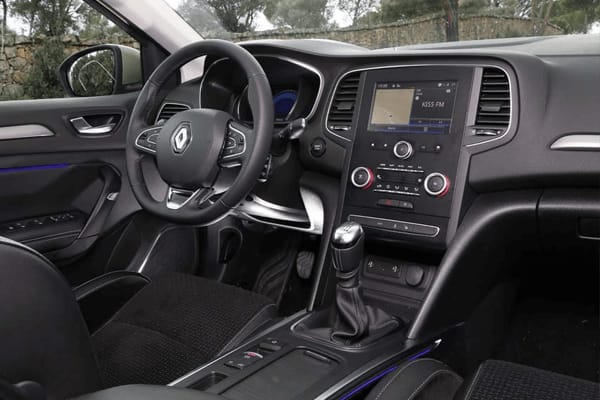 Renault-Megane-Sp. Tou. Limited Energy dCi 110 S&S E6-interior
