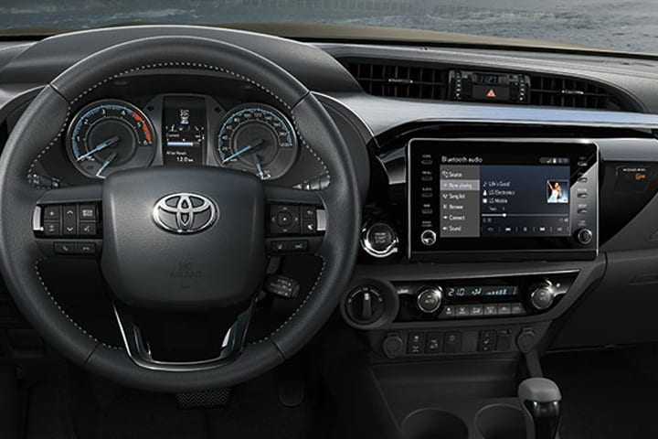 Toyota-Hilux-CD 2.4 D-4d GX-interior