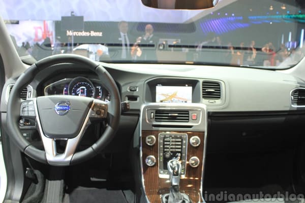 Volvo-V60 Cross Country-2.0 B4 (D) AWD AUTO-interior