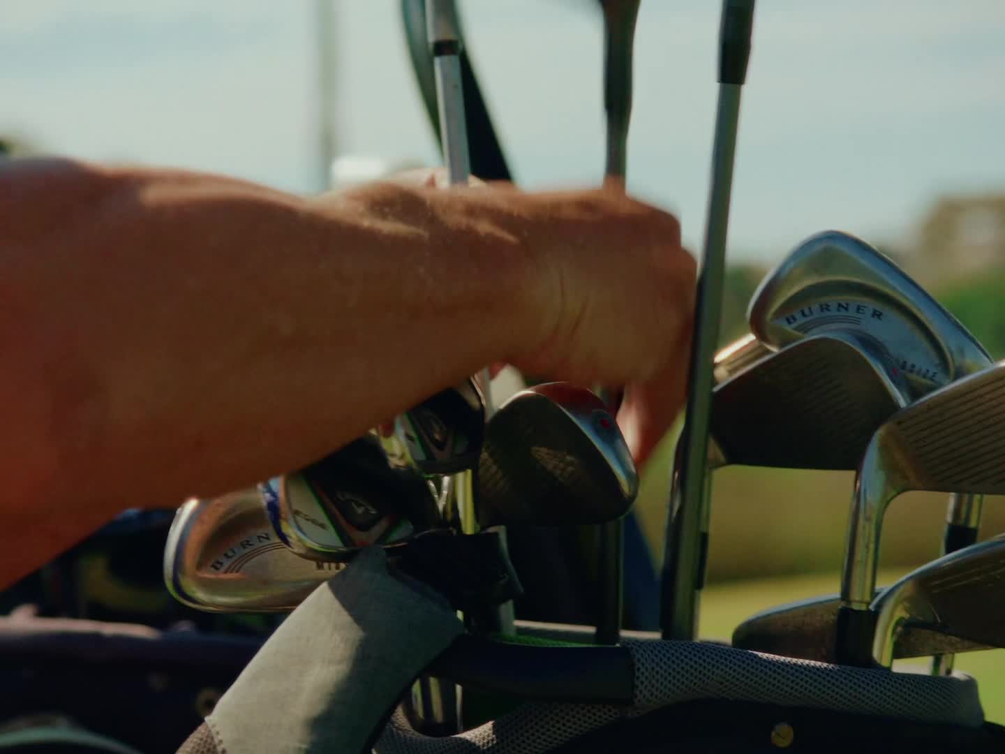 Golf Elliott still 1