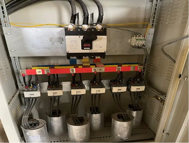 Tại sao cần tủ tụ bù - Khám phá vai trò và lợi ích trong tiết kiệm điện