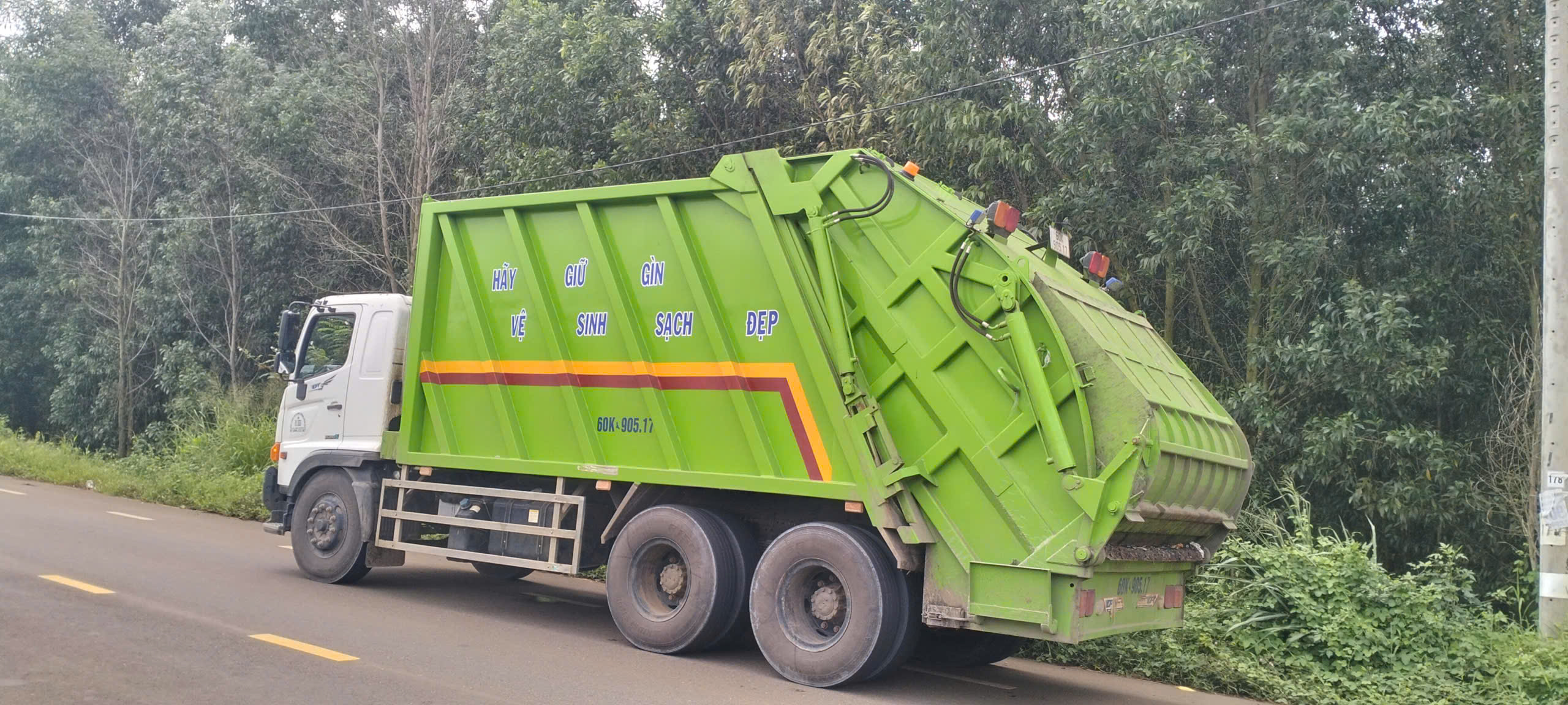 Xe ép rác chuyên dụng phục vụ thu gom rác công nghiệp tại Đồng Nai
