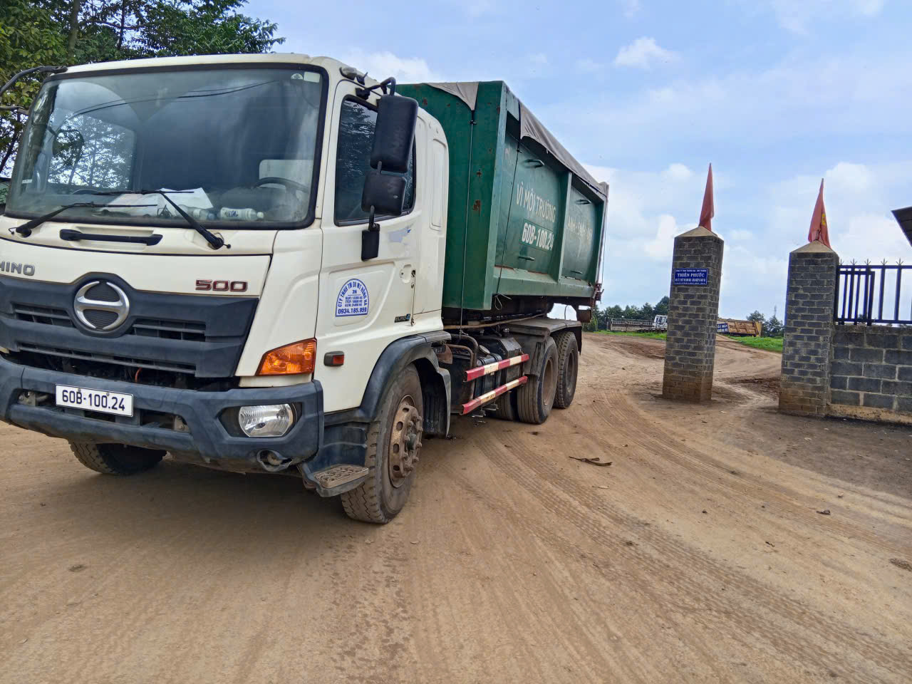 Xe vận chuyển chất thải phục vụ phương án môi trường tại Đồng Nai