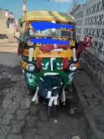 Tricycle Piaggio Bajaj 4 places à Djibouti, immatriculé D99