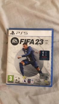 CD FIFA 23 en excellent état négociable