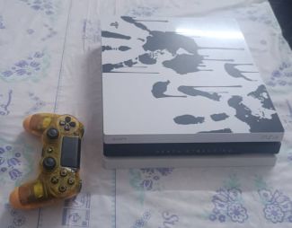 PS4 Pro édition limitée DEAD STRANDING + jeux WARZONE + manette