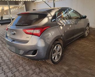 À vendre Hyundai i30, excellent état, climatisation, 115 000 km