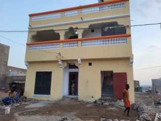 Maison neuve à louer à Barwaqo 2, 3 chambres, salon spacieux, balcon