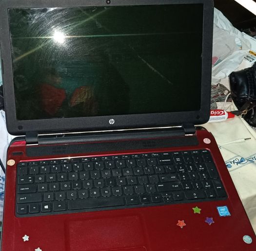 Ordinateur HP rouge à Djibouti