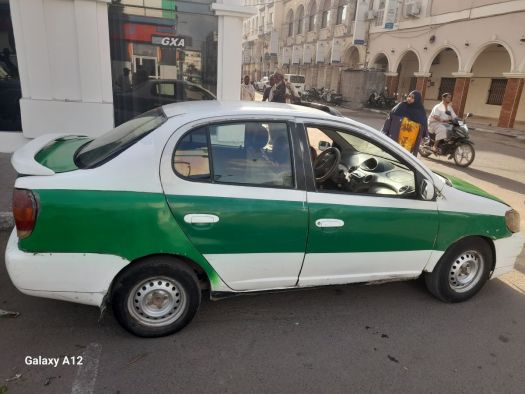 Taxi Toyota Platz, bon état, prix abordable